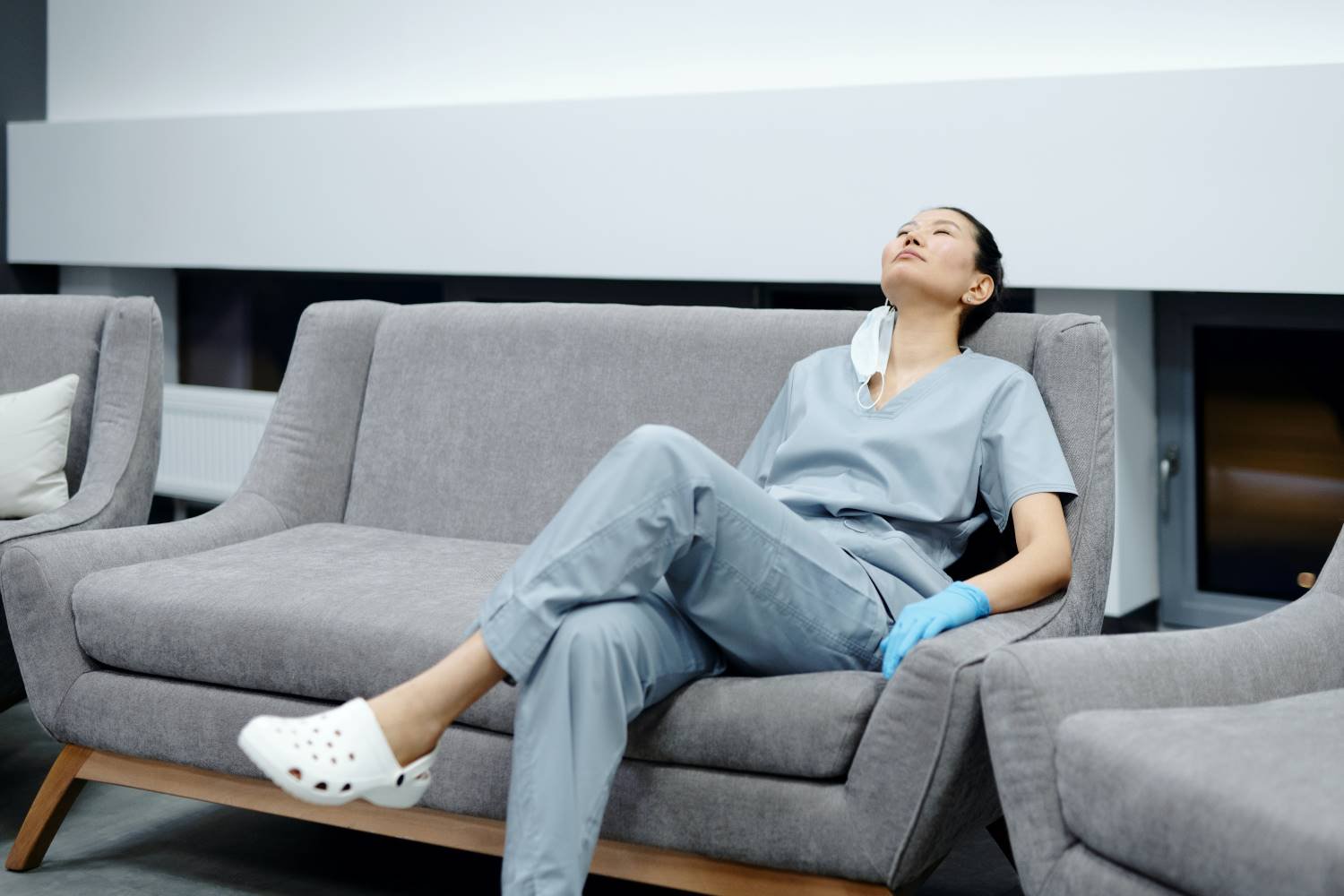 comfortable scrub set for working nurses